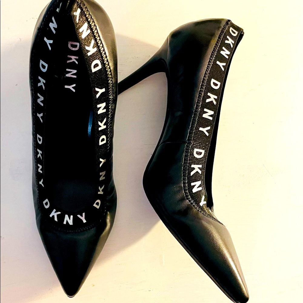 DKNY BLACK PUMPS